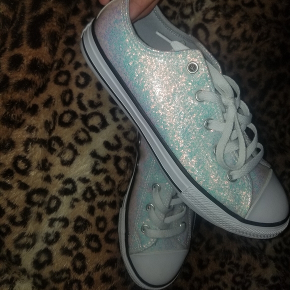 Converse SOLD - Picture 2 of 6